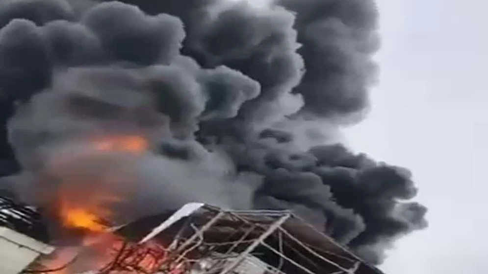 ইরানের হামলায় দাউ দাউ করে জ্বলছে ইসরাইলি শিল্পাঞ্চল